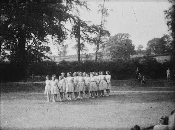 0084, PW 111,   1 May1950, Girls Church Court