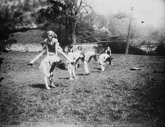 0087, PW 114,   1 May 1950, Girls in Paddock