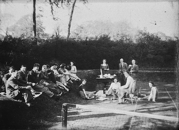 0097, PW 091,  30 Jun 1950, Group Church Court