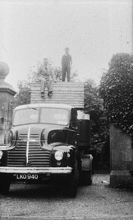 0214, PW 098,  15 May 1951, Mr Lonsdale &amp; wood arrival