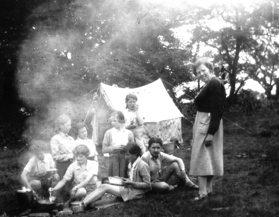 0697, JR ah,      2 Jun 1955, Girl Guides camping