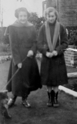 0707, MF k,     16 Jun 1955, Marion Flintoff &amp; Catherine Lee