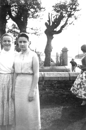 0709, MF m,    16 Jun 1955, Mary Barton &amp; Patricia Holloway