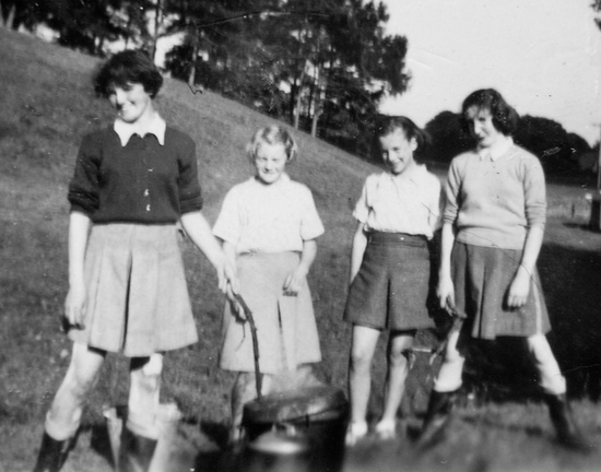 0714, MF s,     16 Jun 1955, Sheila Kirk, Muriel Cowin, Sarah Greeep &amp; Marion Flintoff