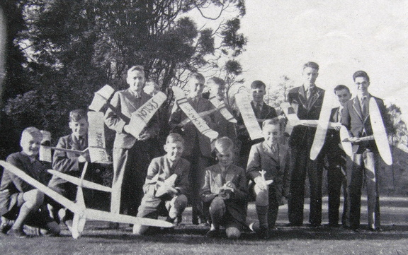 0777, C56 26C, 28 Mar 1956, Boys trying out building sections