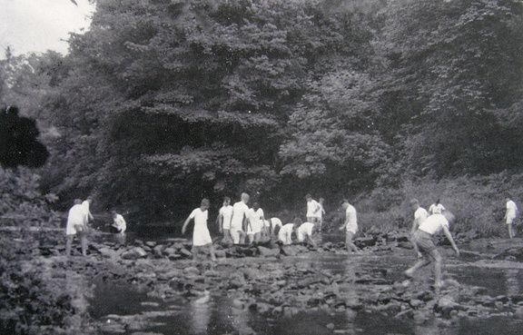 0780, C56 26E, 28 Mar 1956, Buiding A dam