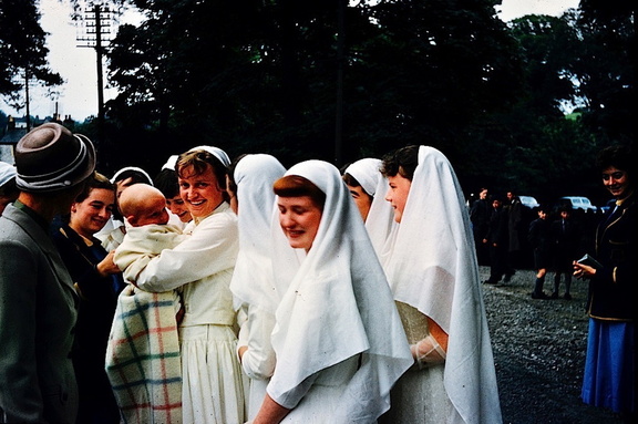 0822, PW 006,   1 Jun 1956, Mary Barton holding baby