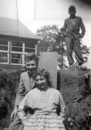 0824, MF j,         9 Jun 1956, John Graves, Marion Flintodff &amp; Rober Corbitt