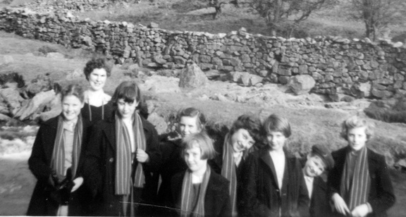 0825, MF e,      10 Jun 1956, Dorothy Singleton, Miss Harrison, Christine Robinson, Jean Robinson, Kay Logan, Jennifer Rawstron, Muriel Cowin, Isabel Carter &amp; Jean Clark