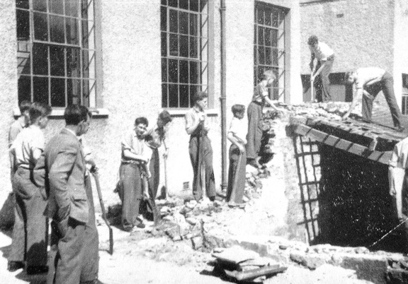 1086, C59 20A, 22 Jul 1959, Jackets off