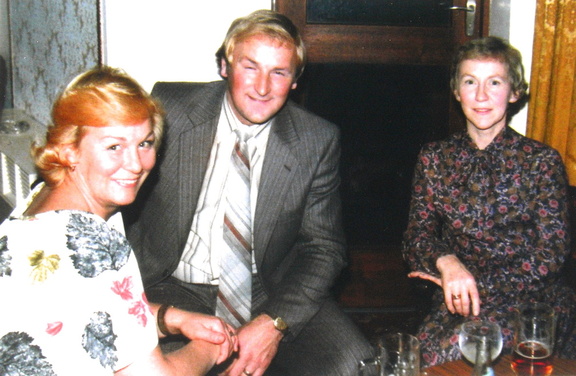 1333, B 1B 19, 15 Sep 1979, Reunion - Stella Riding, Derek Fox (Husband) &amp; Joan Riding