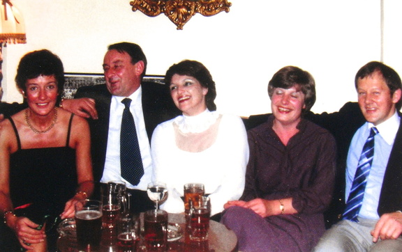 1340, B 1B 27, 19 Sep 1981, reunion - Marion Flintoff, Fred Staziker, Sheila Kirk, Elisabeth Ainsworth &amp; Ian Crawsahw