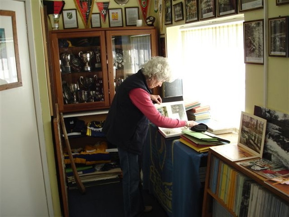 1388, MH 015,  13 May 2008, Archives Anne Harvey perusing