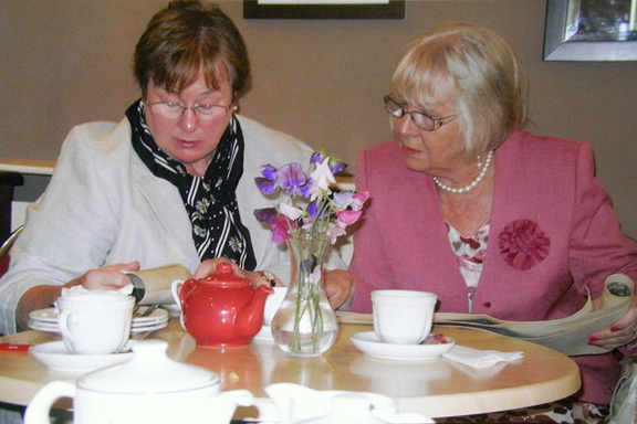 1407, B 2B 58,    1 Aug 2012, Reunion - Simone Wilson &amp; Nanette Taylor