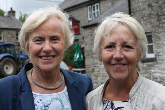 1425, BG 143,      3 Aug 2016, Reunion - Stella Riding &amp; Linda Rriding