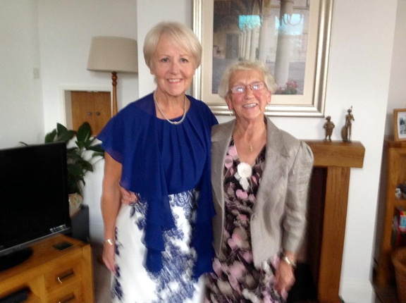 1432, BG 146,      1 May 2017, Reunion - Crofters Linda Riding &amp; Joan Riding