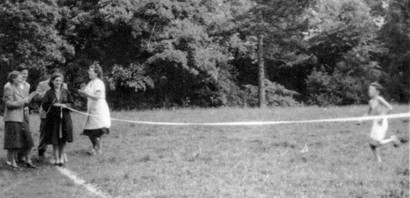 0003.65, JW 089, 10 Jul 1948, Sports Day 1948 Judging on The Paddock - Miss B Twidell on left