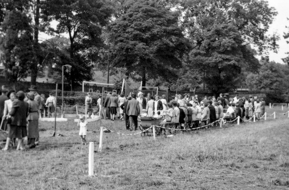 0003.05, JW 062, 3 Jul 1948, Garden Fête 1948, on The Paddock