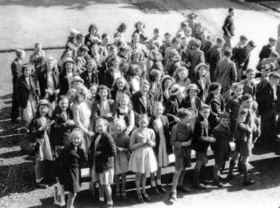0003.25, JW 061, 3 Jul 1948, Garden Fête 1948, having received instruction