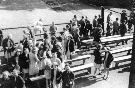 0003.30, JW 060, 3 Jul 1948, Garden Fête departures