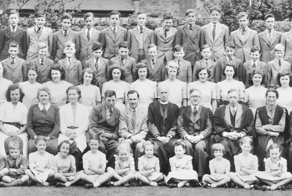 4.26, 1949-26, 11 May 1949, Annual School Photo 3 + 4
