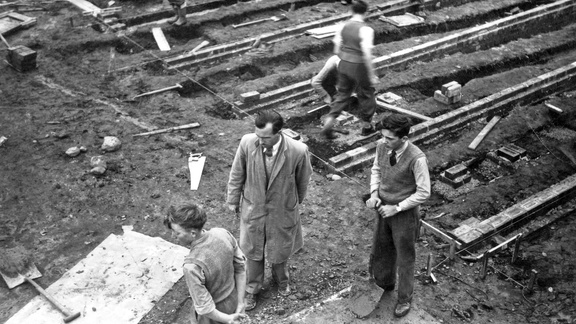 0105.12, JW 099, 16 Sep 1950, Foundations Woodwork shop