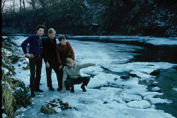 1307.81, JW 6013, 1 Feb 1963, Boys on oce