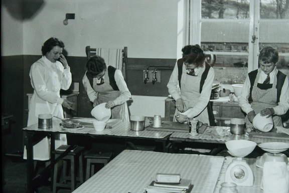 1138.30, JW 6018, 1 Jul 1960, Domestic science lesson