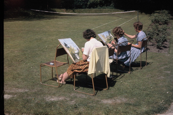 1136.25, JW 6002, 1 Jun 1960, Art lesson at the side of the tennis court