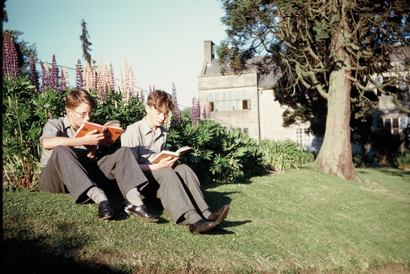 1136.35, JW 6004, 1 Jun 1960, Boys reading by the river