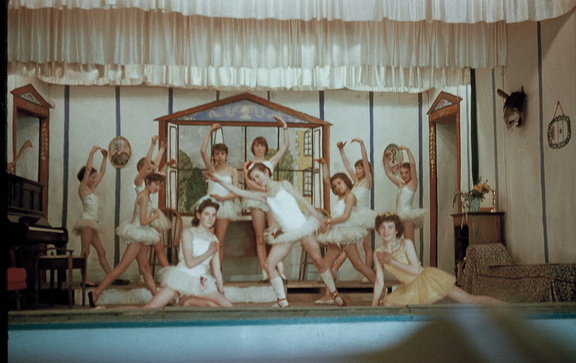 1136.55, JW 6204, 1 Jun 1960, The ballerinas for How to become a Gentleman