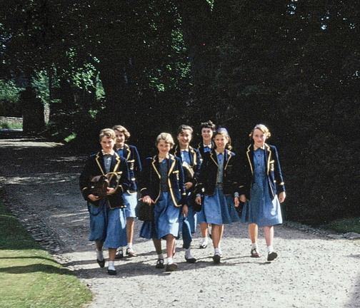 1040.35, JW 6126, 1 Jun 1958, Girls arriving at School 