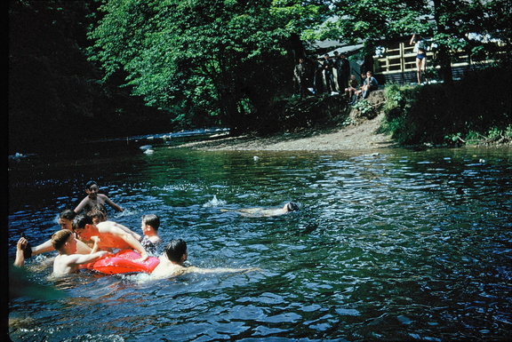 1040.75, JW 6134, 1 un 1958, Boys having fun with a float