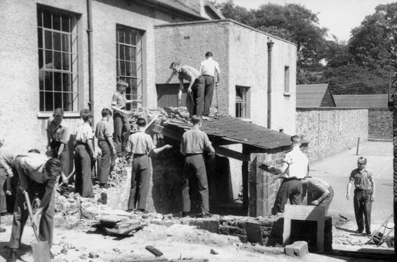 1054.20, JW 140, 5 Jul 1958, Demolishing Mr Dinsdale's office for new claokroom