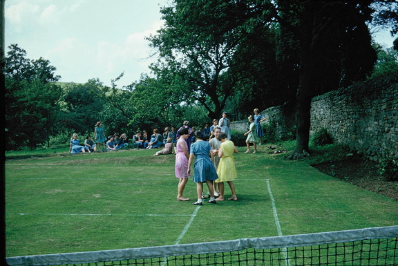 1040.15, JW 6122, 1 Jun 1958, Girls near tennis court