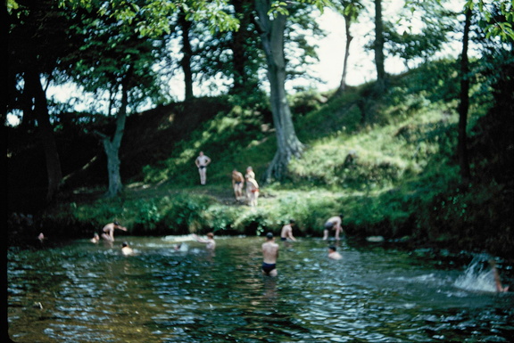 1040.25, JW 6124, 1 Jun 1958, Boys jumping in the river