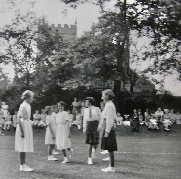0084.10, EK 001, 1 May 1950, Girls Church Court, Elisabeth Kershaw in centre.jpeg