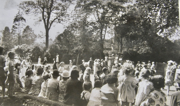 0084.30, EK 003, 1 May 1950, Garden Fête Church Court
