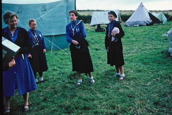 0950.01, JW 6024, 2 Jun 1957, Guides at camp