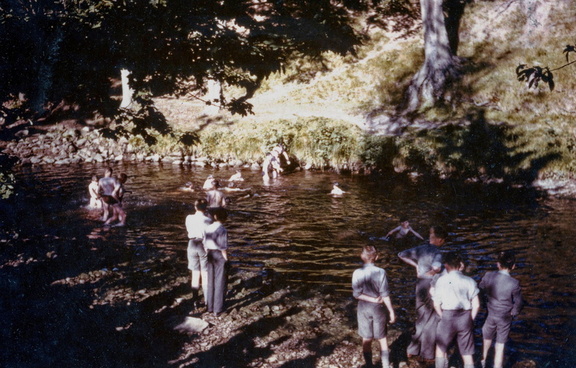 0217.20, JW 118, 1 Jun 1951, Wenning swimming