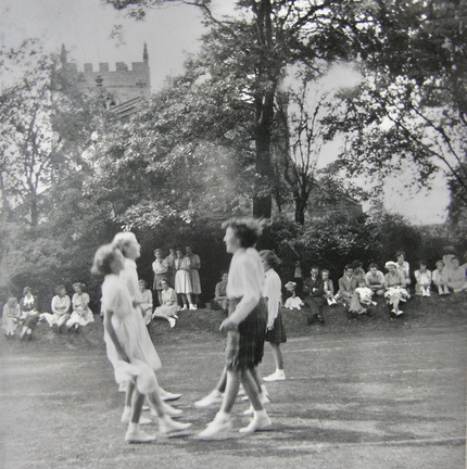 0084.20, EK 002, 1 May 1950, Girls Church Court